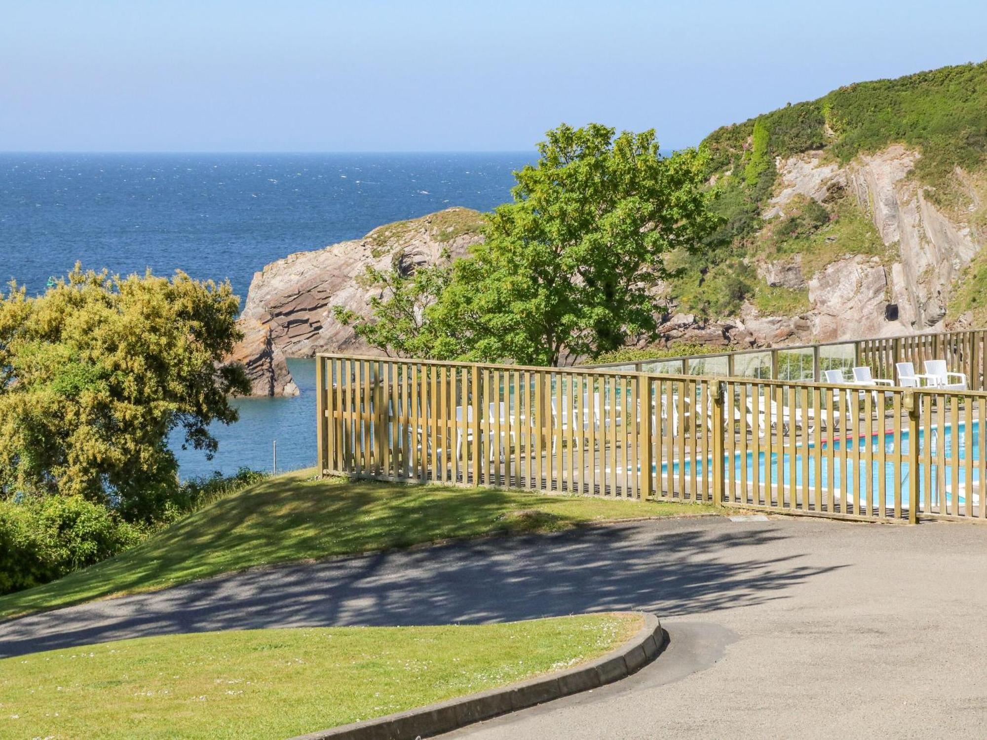 Ochenta Villa Combe Martin Exterior photo